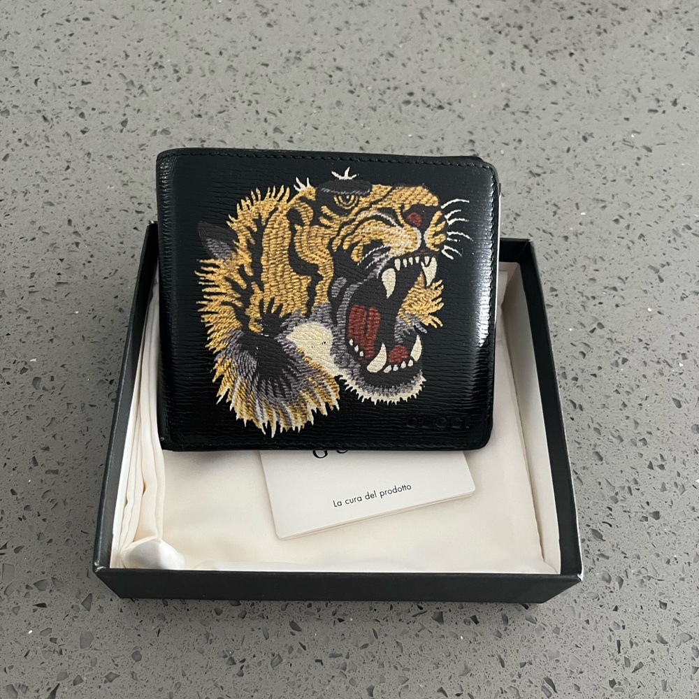 Leather gucci wallet